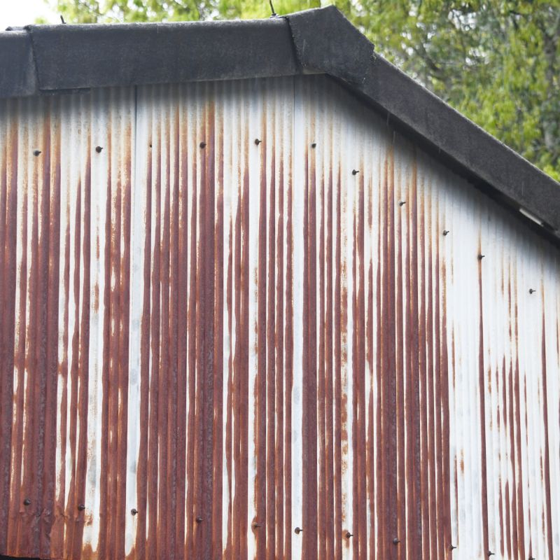 錆びた外壁の写真